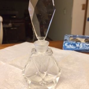 VINTAGE CRYSTAL PERFUME BOTTLE